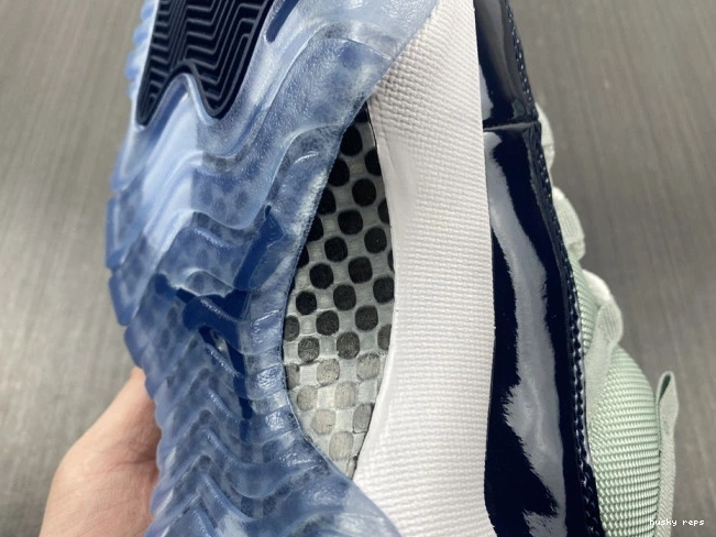 Rep Husky 11 Low Georgetown Air Jordan Retro 528895-007 0824